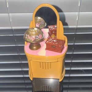 Fisher-Price Loving Family Dollhouse Musical Light-Up Vanity